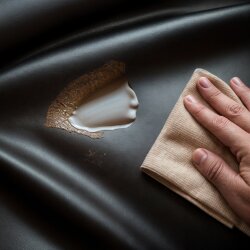 2 x Werkstattschoner – Kunstleder Sitzbezug wasserabweisend schmutzabweisend universelle Passform robust reißfest mit Kopfstützenabdeckung für PKW Autositze M L