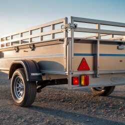 Nebelschlussleuchte 1 Stück 75 x 85 x 50 mm E9 12V fuer PKW und Anhaenger inkl Gluehbirne BA15s und Befestigung langlebiges Nebelschlusslicht mit 16 cm Kabel energieeffizient und robust