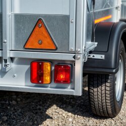 Nebelschlussleuchte Anhänger E-Typ12V Nebelschlussleuchte Universal Rückleuchte Rot Kunststoff 75x85x55mm Heckmontage links rechts mit Halterung BA15s Glühbirne