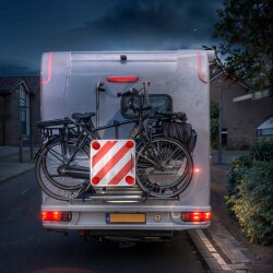 Warntafel 50x50 2er Set rot-weiß für LKW Wohnmobil Anhänger Fahrradträger mit 4 Metallösen abgerundeten Ecken inkl 4 Rückstrahler wetterfester Kunststoff