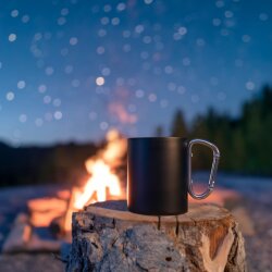 Edelstahl Isolierbecher 4er Set schwarz 300 ml mit Henkel Karabinerhaken doppelwandige Thermotassen für Kaffee Tee Camping Arbeit Outdoor