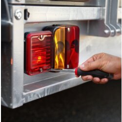 Nebelschlussleuchte 2 Stück 12V E9 75 x 85 x 50 mm inklusive 21W BA15s Leuchtmittel und Montagezubehör kompakte Rückleuchte für Anhänger robust spritzwassergeschützt