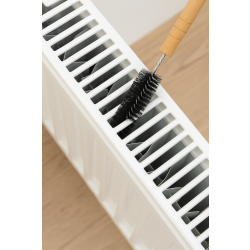 Preiswert&Gut Heizkörperbürste 120 cm – flexible Heizungsbürste mit Holzgriff & Aufhängeöse, schlanker Drahtstiel für Lamellen & Rückseite, effiziente Reinigung für Flach- & Rippenheizkörper 3er-Set